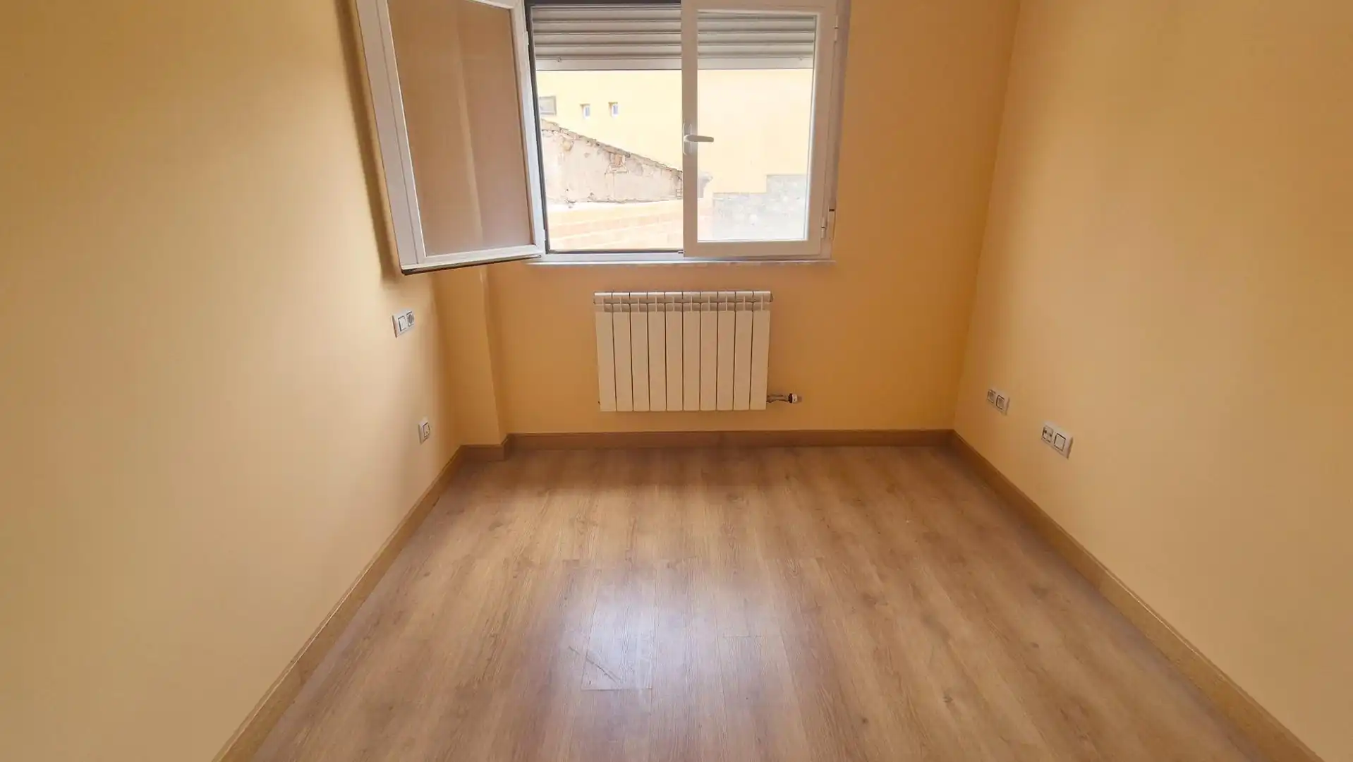 Schlafzimmer von Wohnungen zum Verkauf in San Cristóbal de la Cuesta mit Heizung