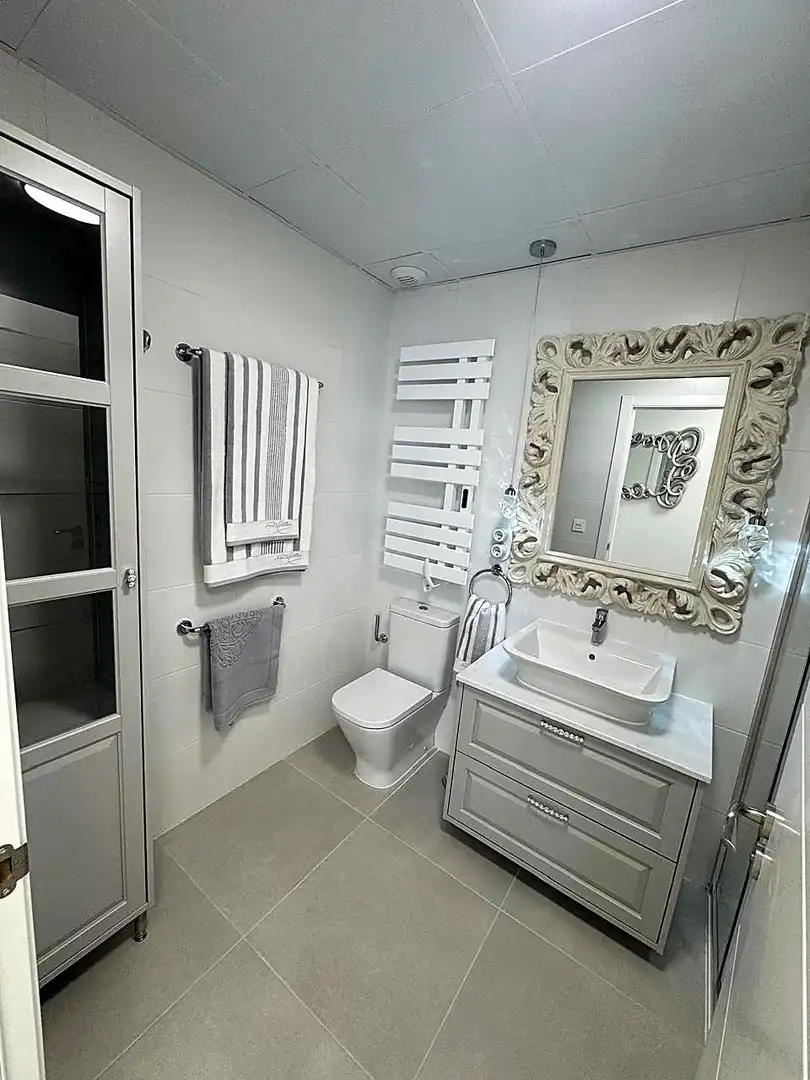 Baño de Apartamento en venta en Marbella con Aire acondicionado, Terraza y Trastero
