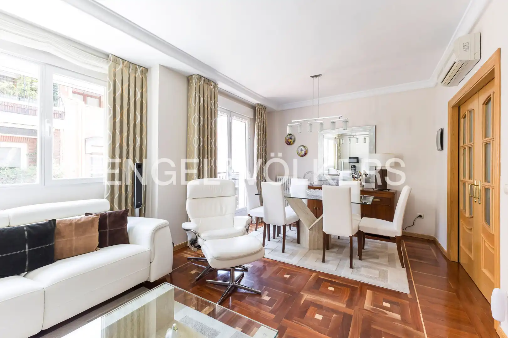 Dining room of Flat for sale in Madrid  with Air Conditioner, Heating and Parquet flooring