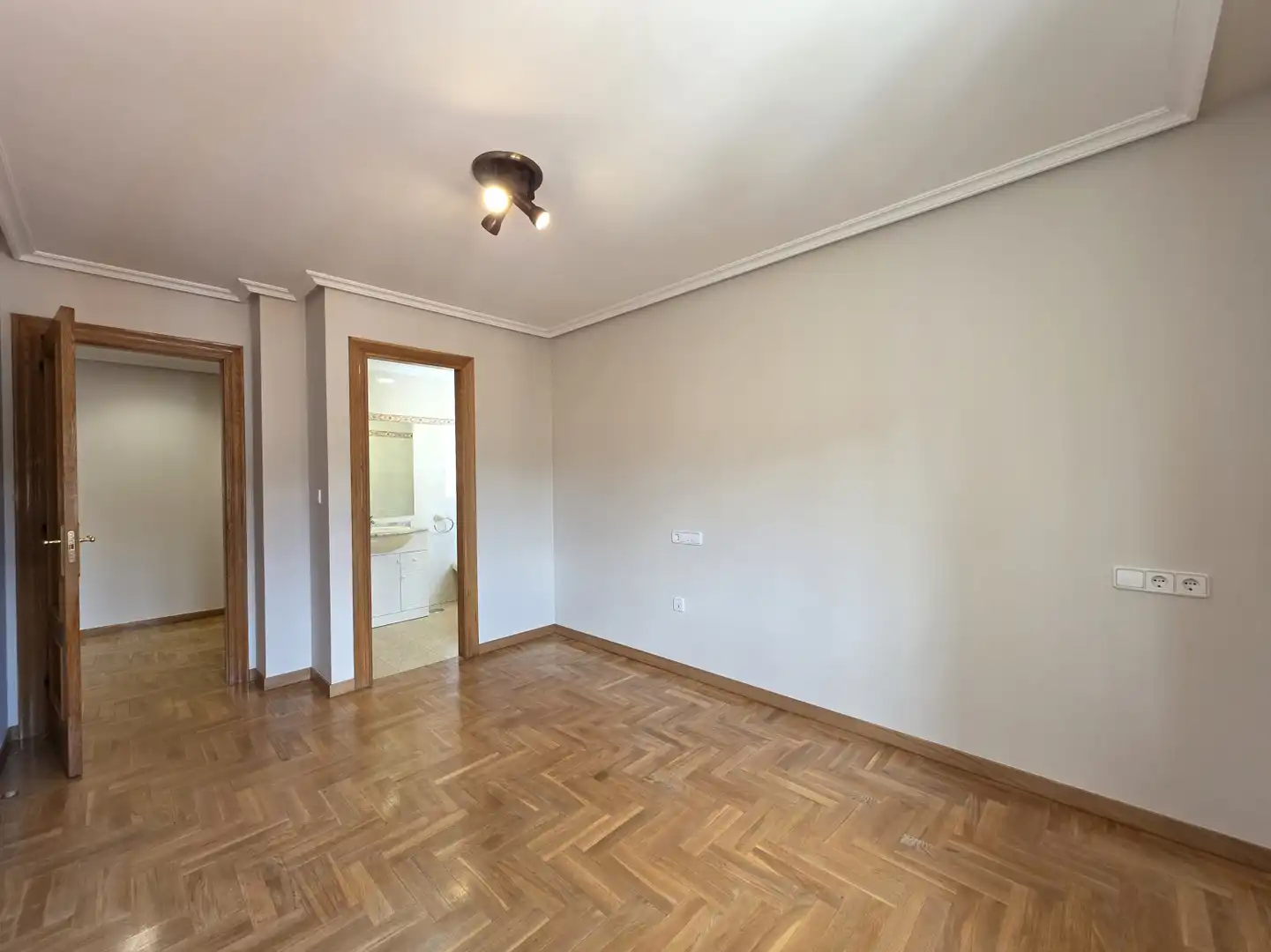 Bedroom of Flat for rent in Siero  with Heating, Parquet flooring and Storage room