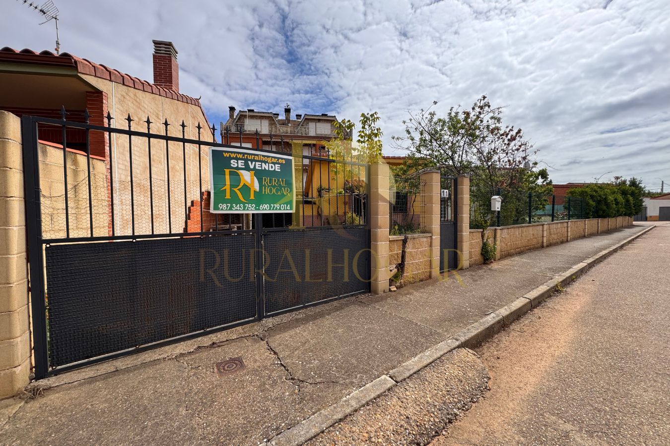 Exterior view of House or chalet for sale in Laguna de Negrillos