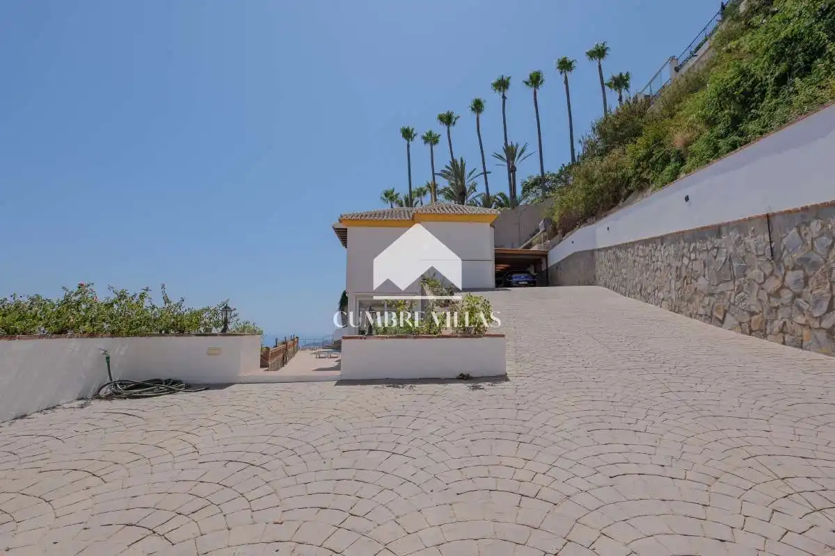 Vista exterior de Casa o chalet en venta en Almuñécar con Terraza, Amueblado y Internet