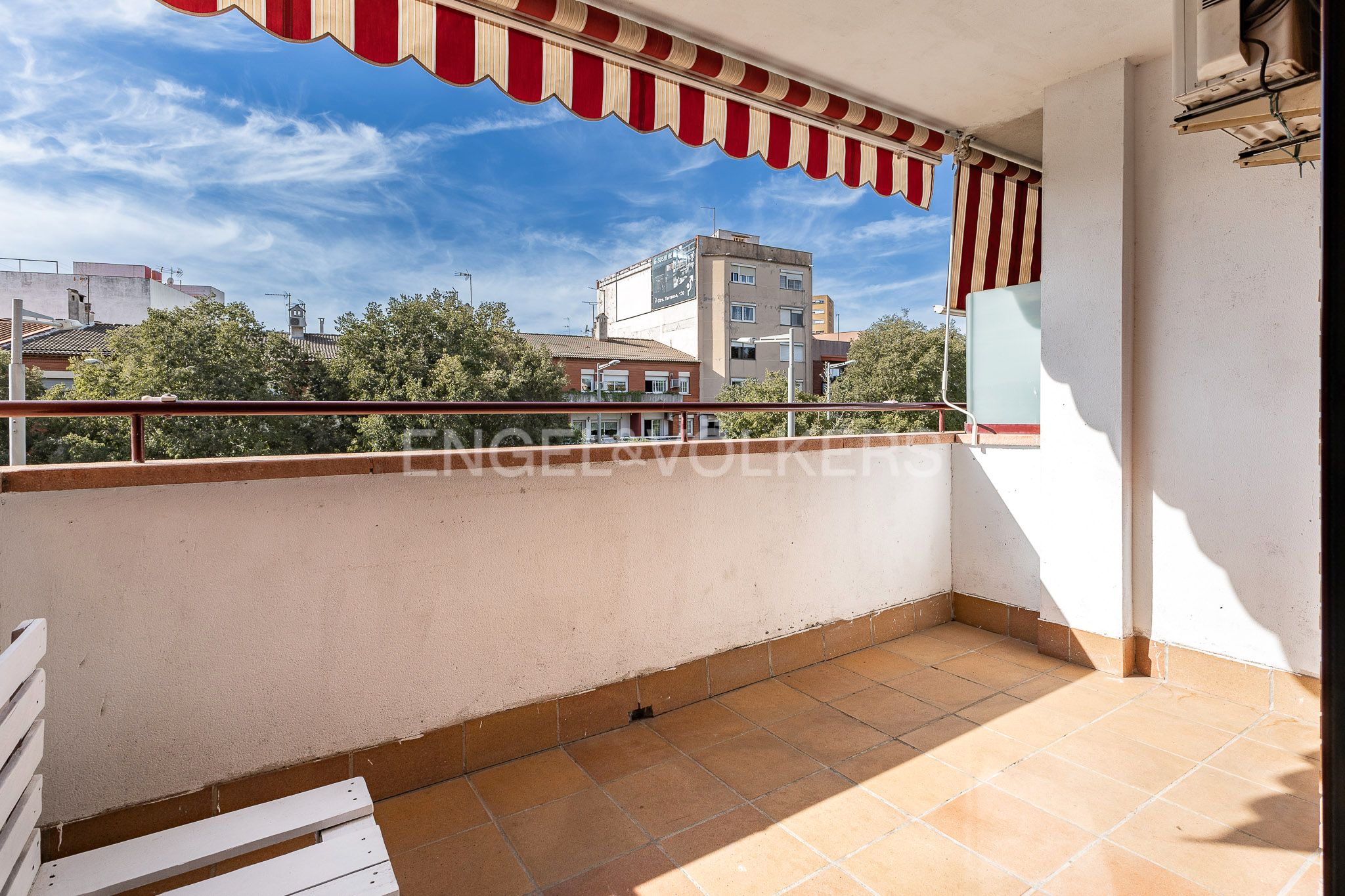 Vista exterior de Apartament en venda en Rubí amb Calefacció i Balcó
