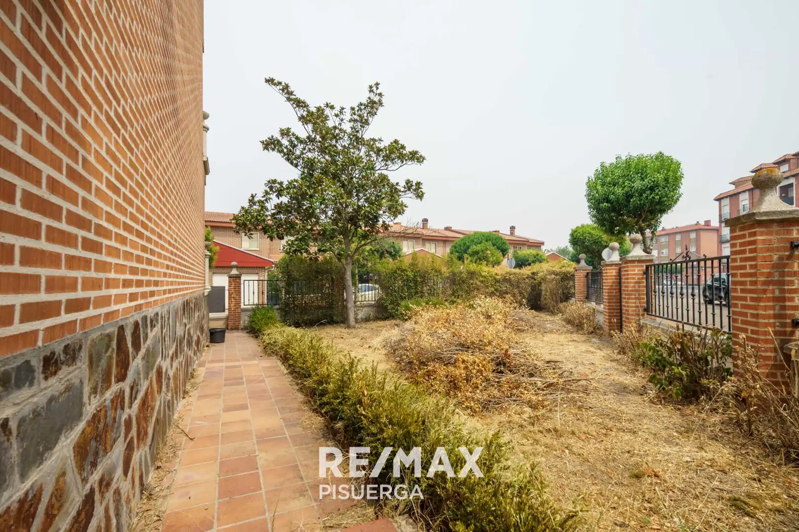 Chalet con jardín en venta en Calle Castilla y León 1, imagen 9