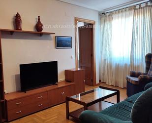 Living room of Flat to rent in Salamanca Capital  with Heating, Parquet flooring and Furnished