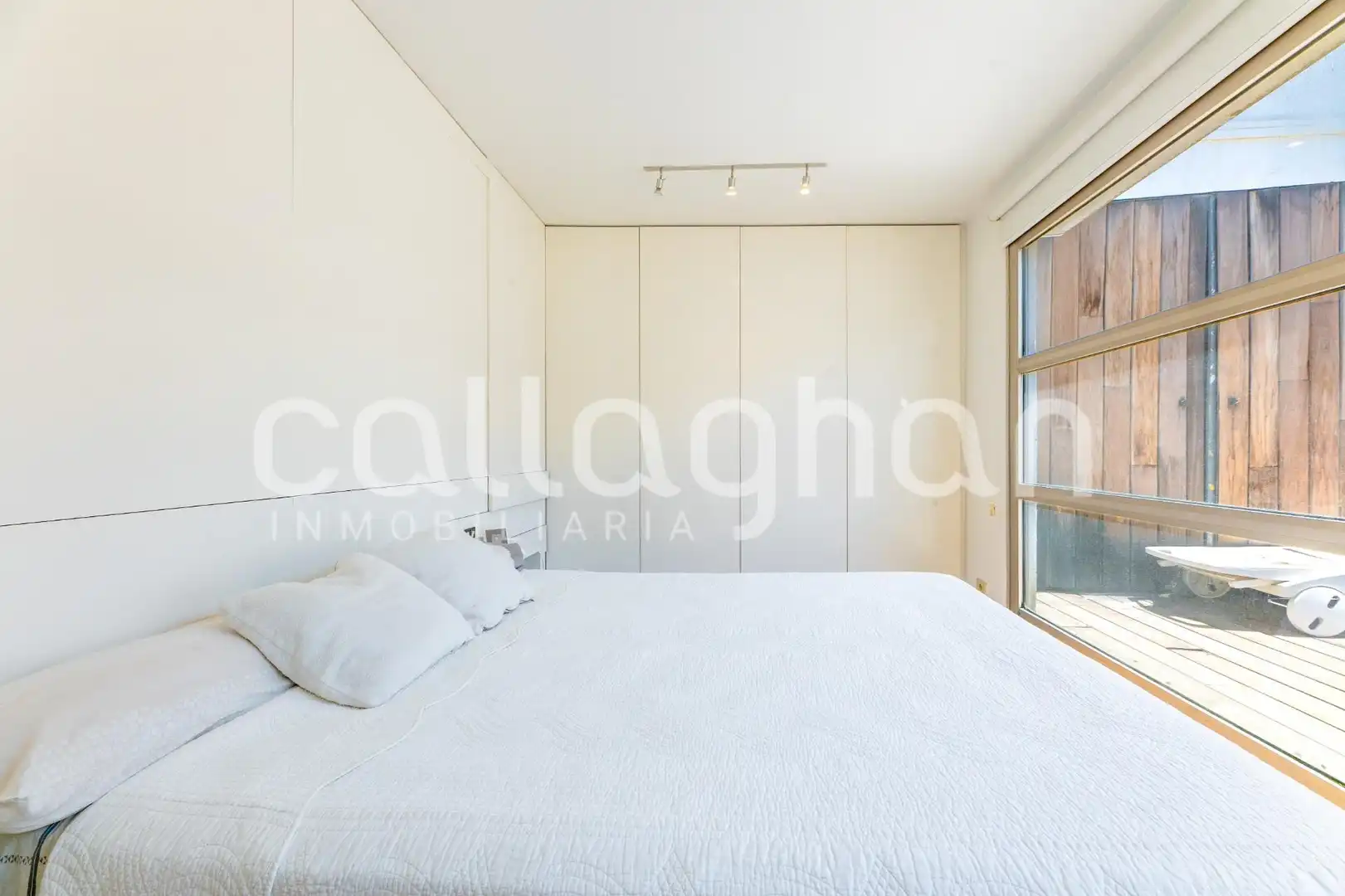 Habitación de Ático en venta en Valencia con Calefacción, Terraza y Trastero