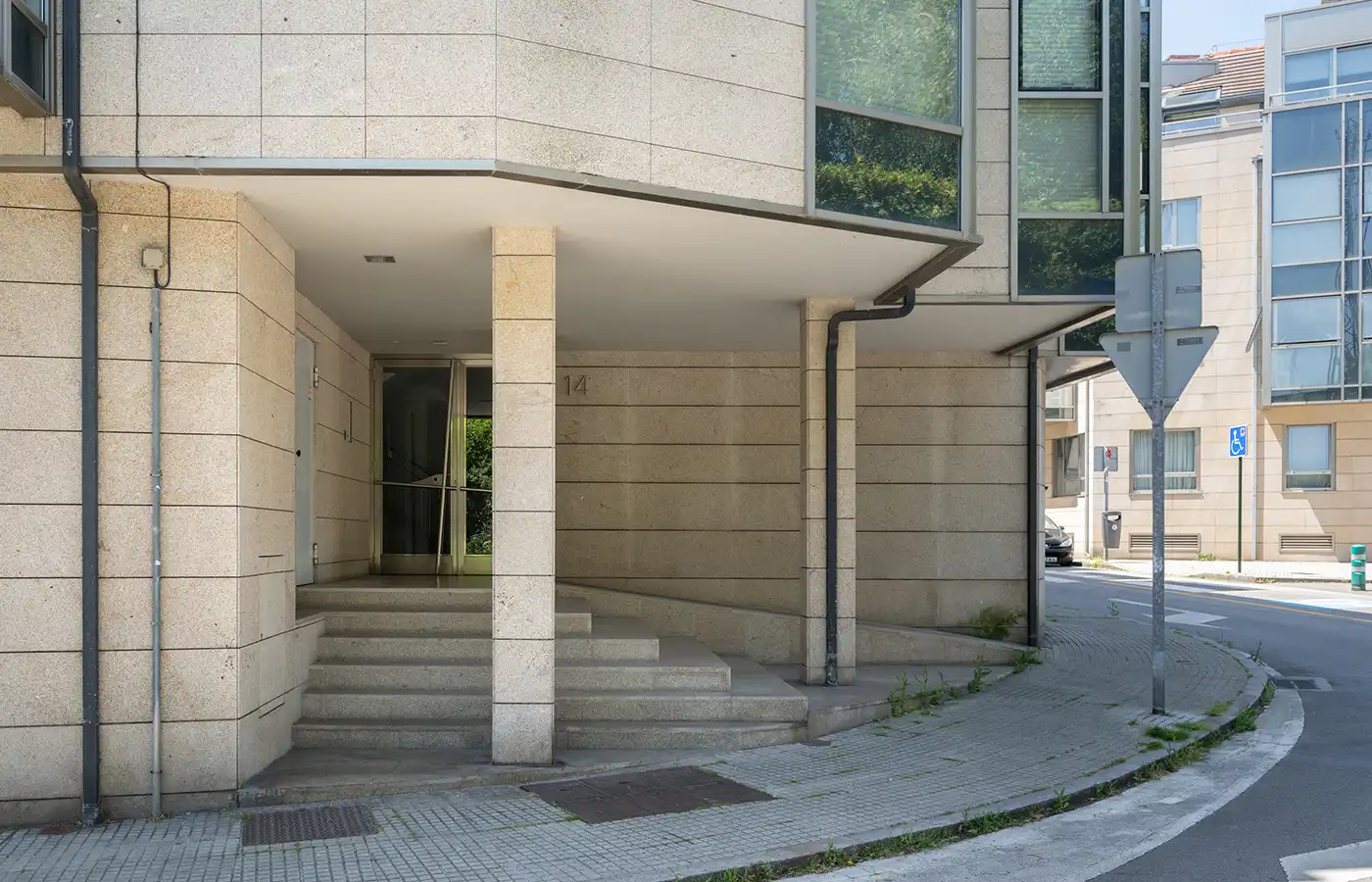Außenansicht von Dachboden zum Verkauf in A Coruña Capital  mit Parkett, Terrasse und Abstellraum
