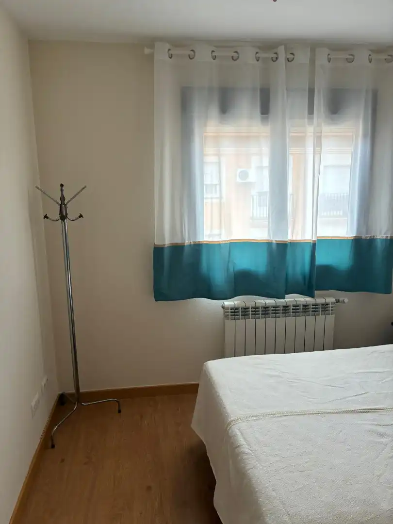 Habitación de Apartamento de alquiler en Alcázar de San Juan con Calefacción, Trastero y Amueblado