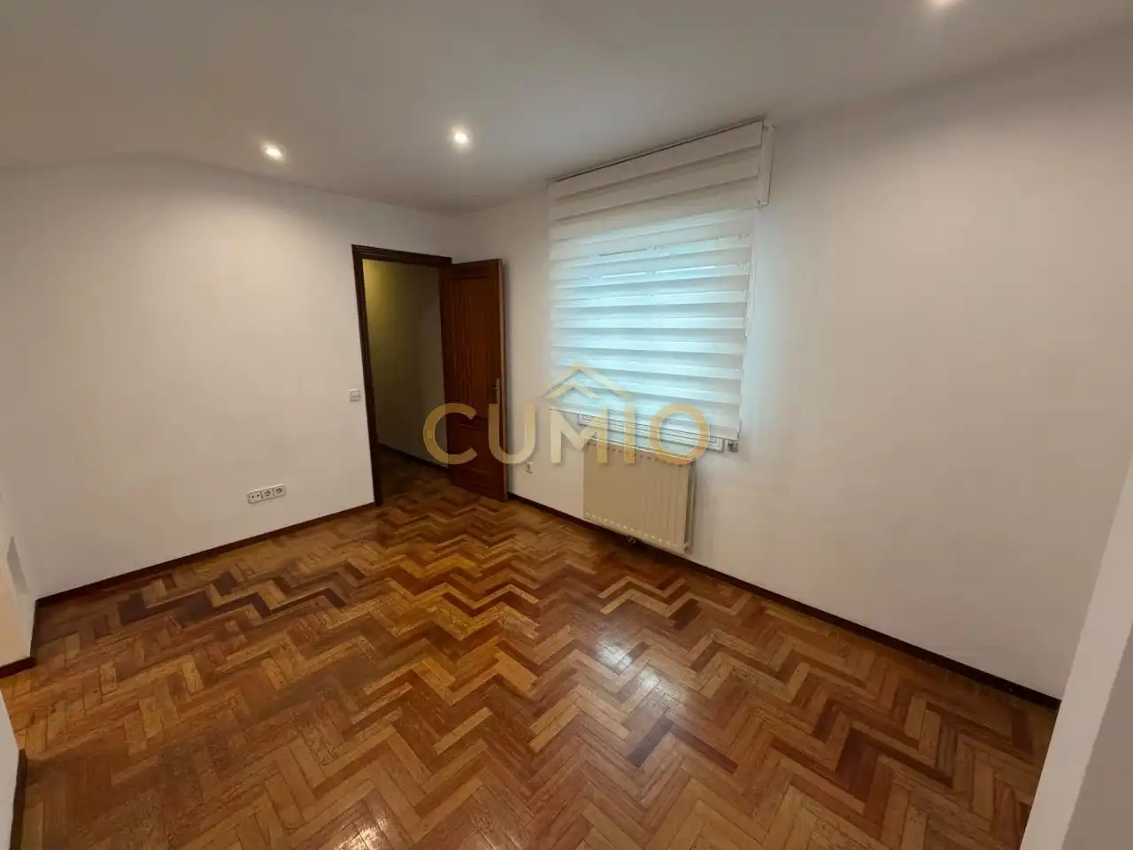 Maisonette zum Verkauf in Nigrán mit Heizung, Parkett und Abstellraum