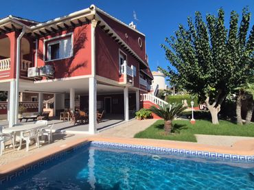 Xalet amb balcó en venda a Orihuela Costa