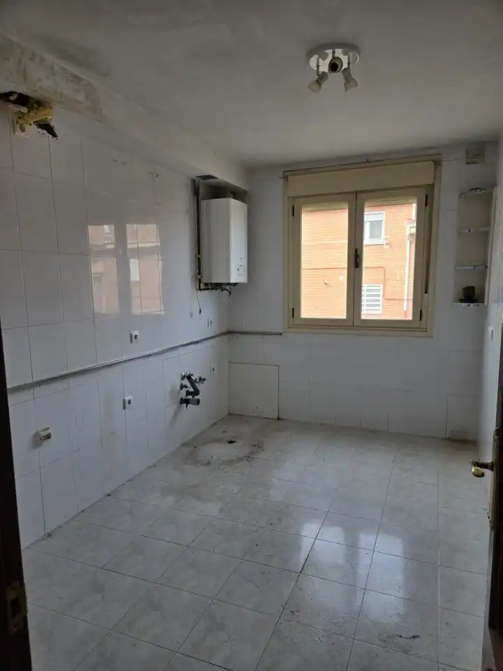 Cocina de Piso en venta en Astorga con Calefacción y Trastero