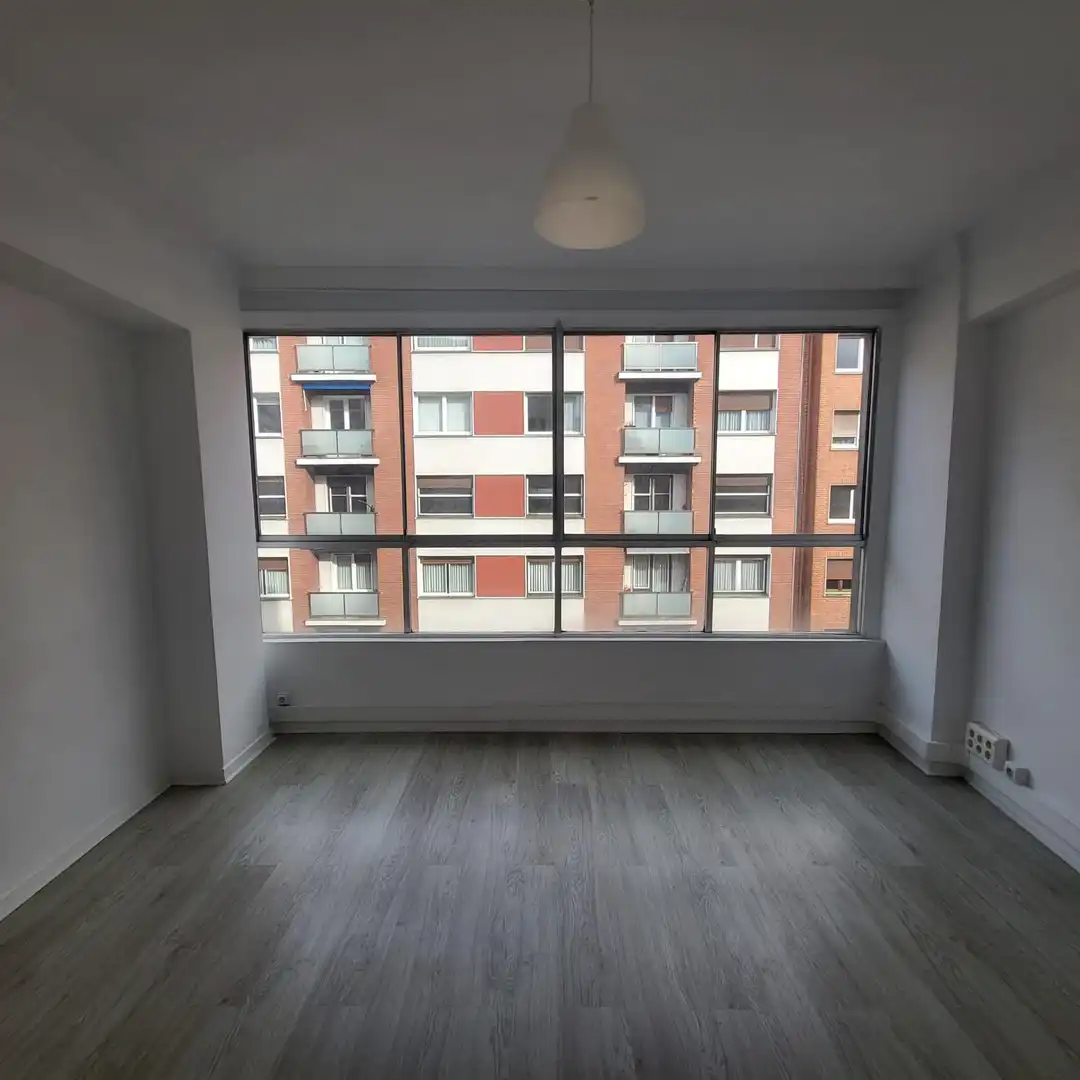 Habitación de Oficina de alquiler en Bilbao 