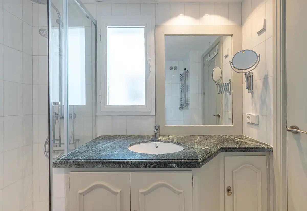 Bathroom of Apartments for sale in Marbella  with Air Conditioner, Heating and Terrace