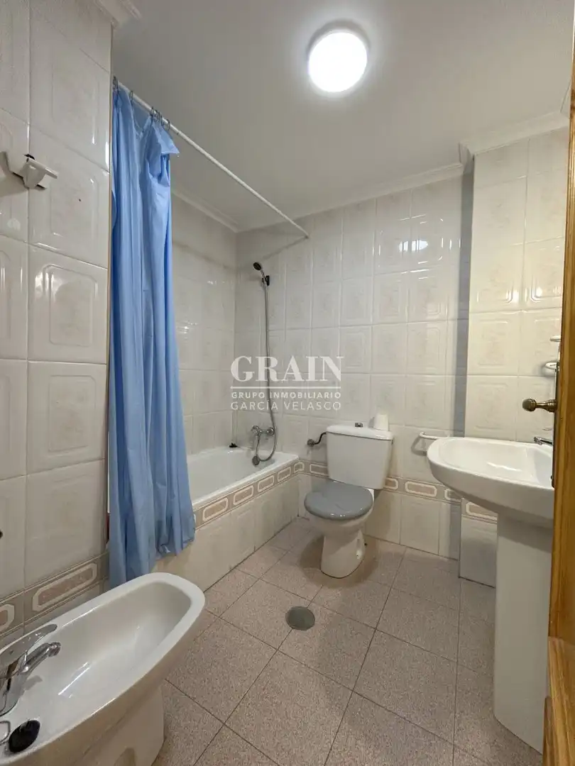 Bathroom of Apartments for rent in Albacete  with Heating and Furnished
