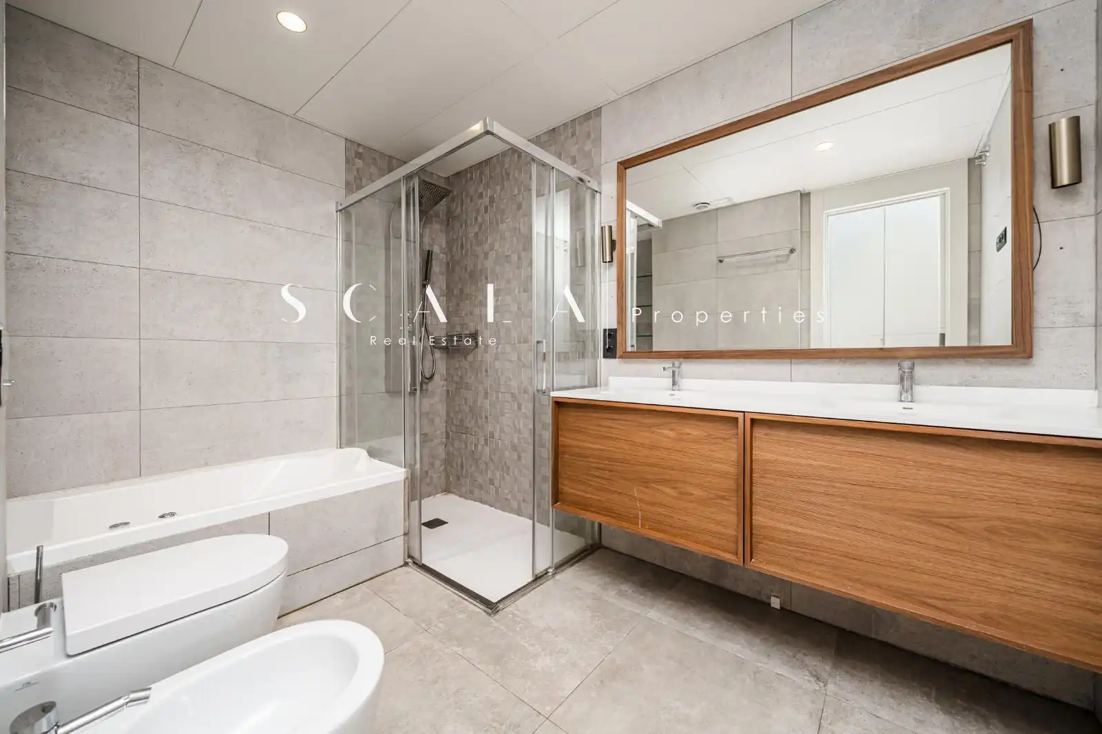 Badezimmer von Wohnung zur Miete in Madrid mit Klimaanlage, Heizung und Privatgarten
