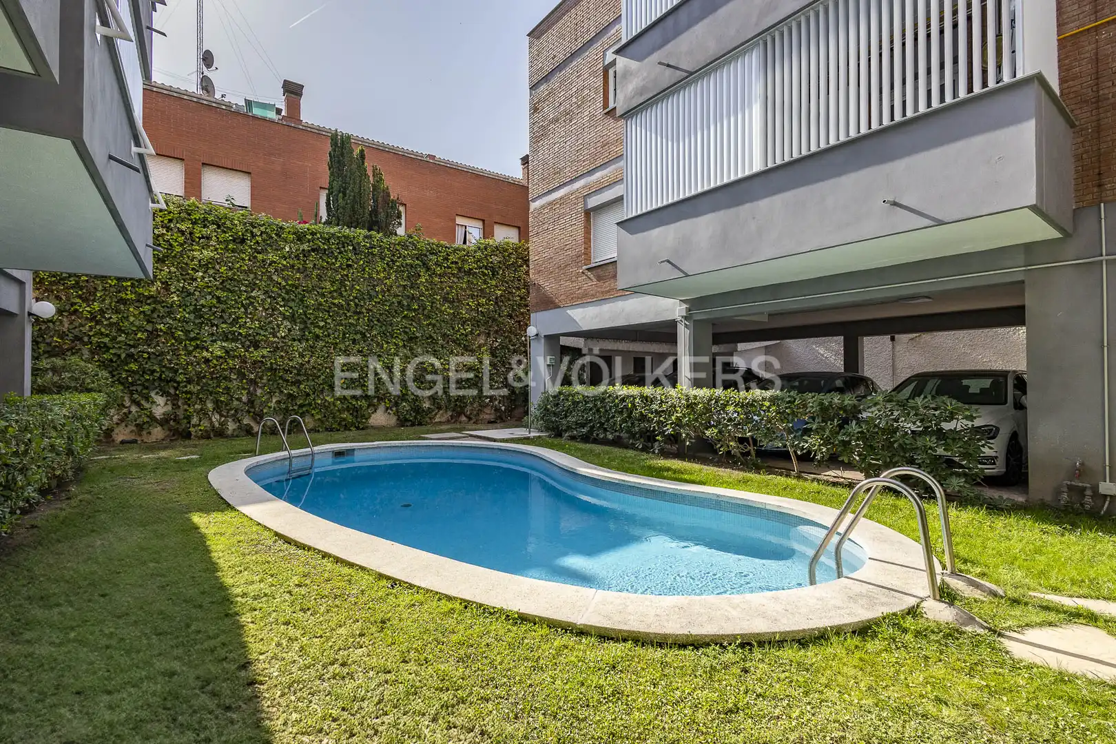 Piscina de Piso en venta en Sant Just Desvern con Calefacción, Jardín privado y Parquet