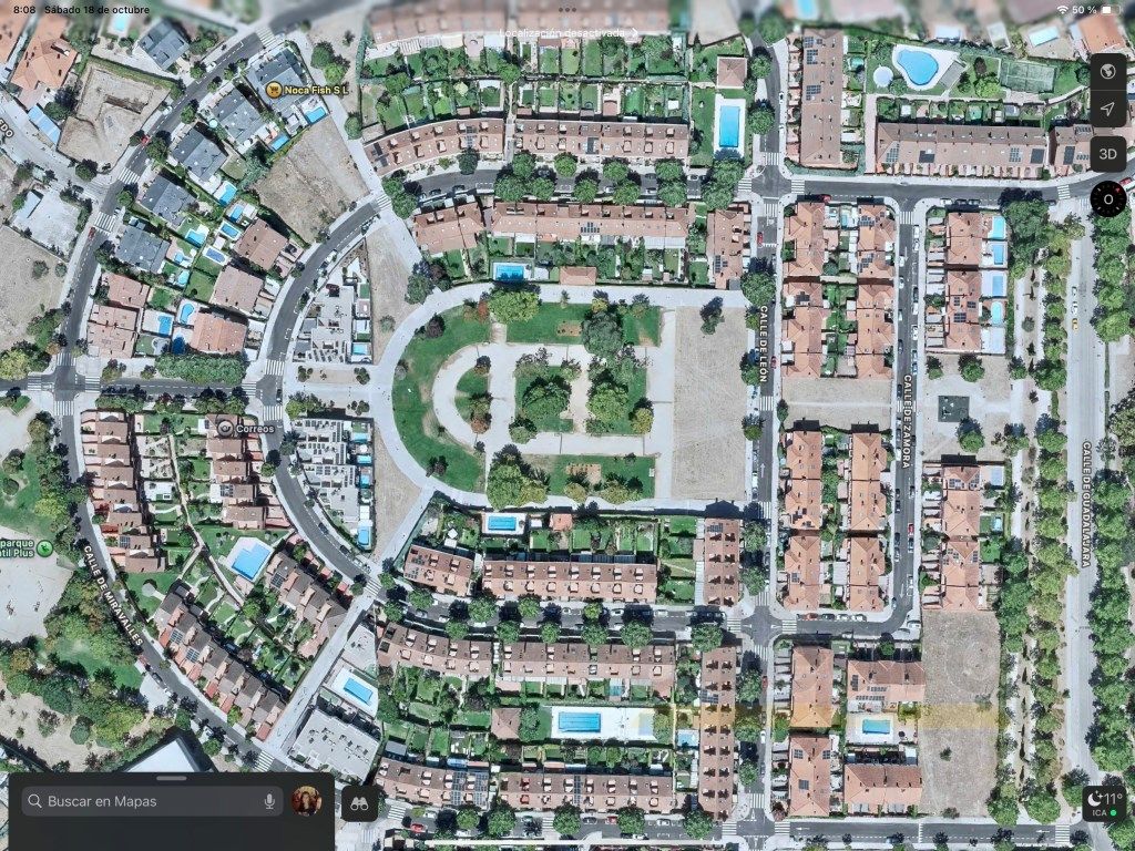 Exterior view of Single-family semi-detached for sale in Villaviciosa de Odón  with Private garden, Terrace and Swimming Pool