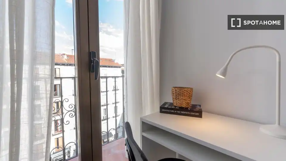 Balcony of Flat for rent in Madrid  with Air Conditioner, Heating and Furnished