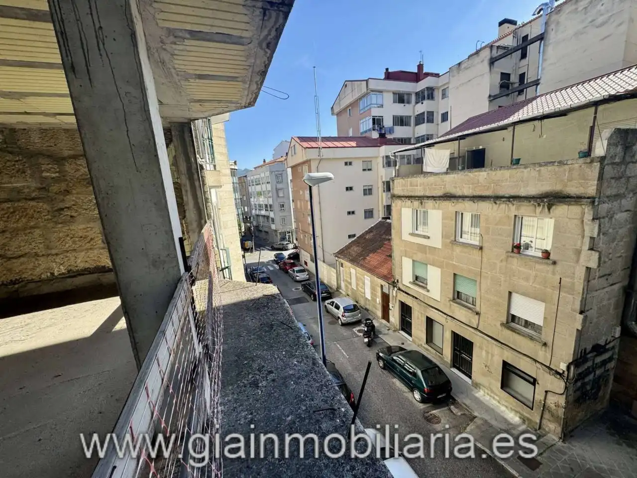 Vista exterior de Edifici en venda en Vigo 