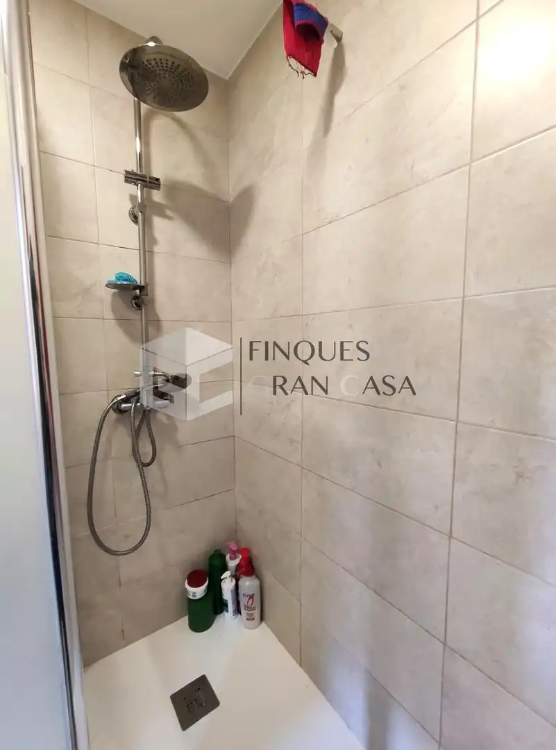 Badezimmer von Wohnung zum Verkauf in Canovelles mit Heizung, Parkett und Balkon