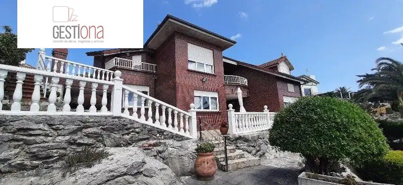 Außenansicht von Haus oder Chalet zum Verkauf in Bareyo mit Privatgarten, Terrasse und Abstellraum