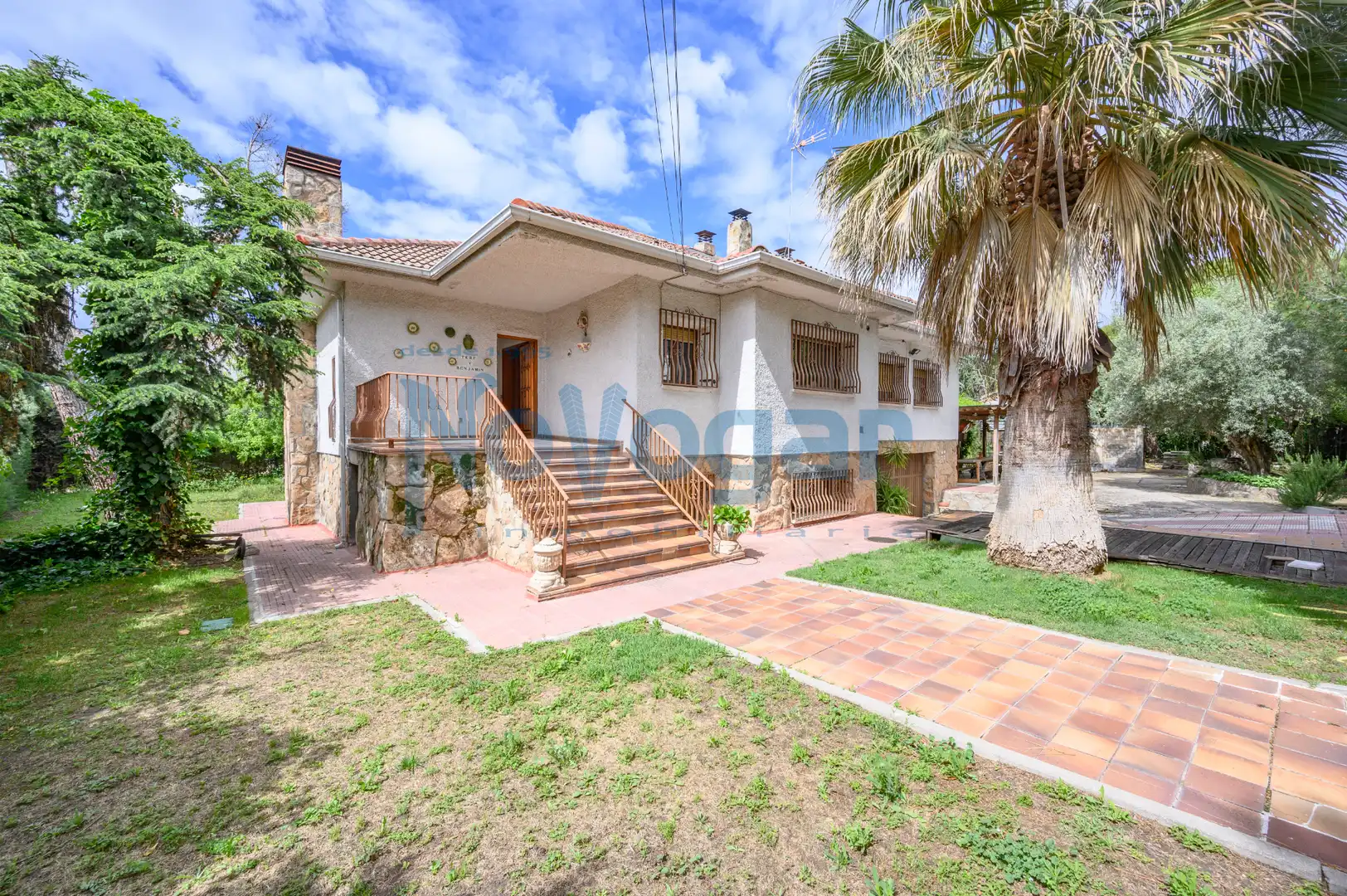 Vista exterior de Casa o xalet en venda en Villaviciosa de Odón amb Aire condicionat, Calefacció i Jardí privat