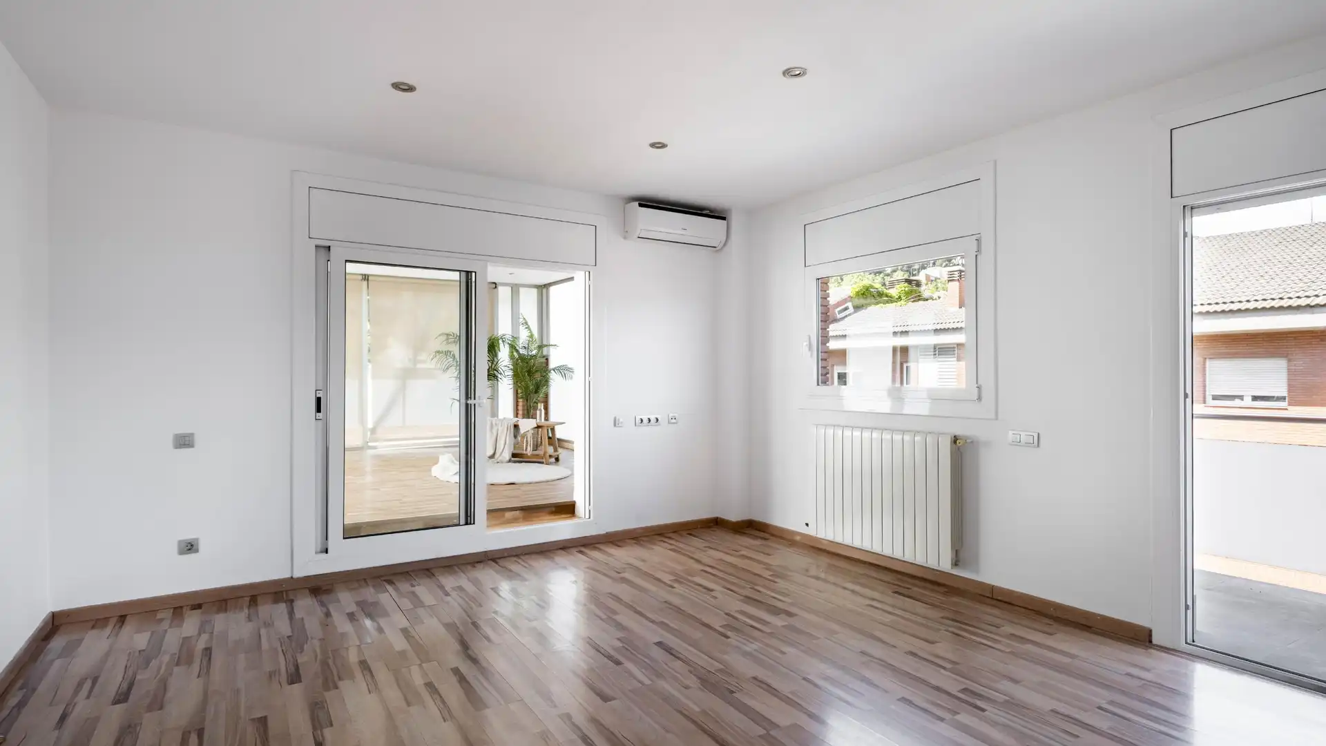 Bedroom of Houses for sale in  Barcelona Capital  with Air Conditioner, Heating and Private garden