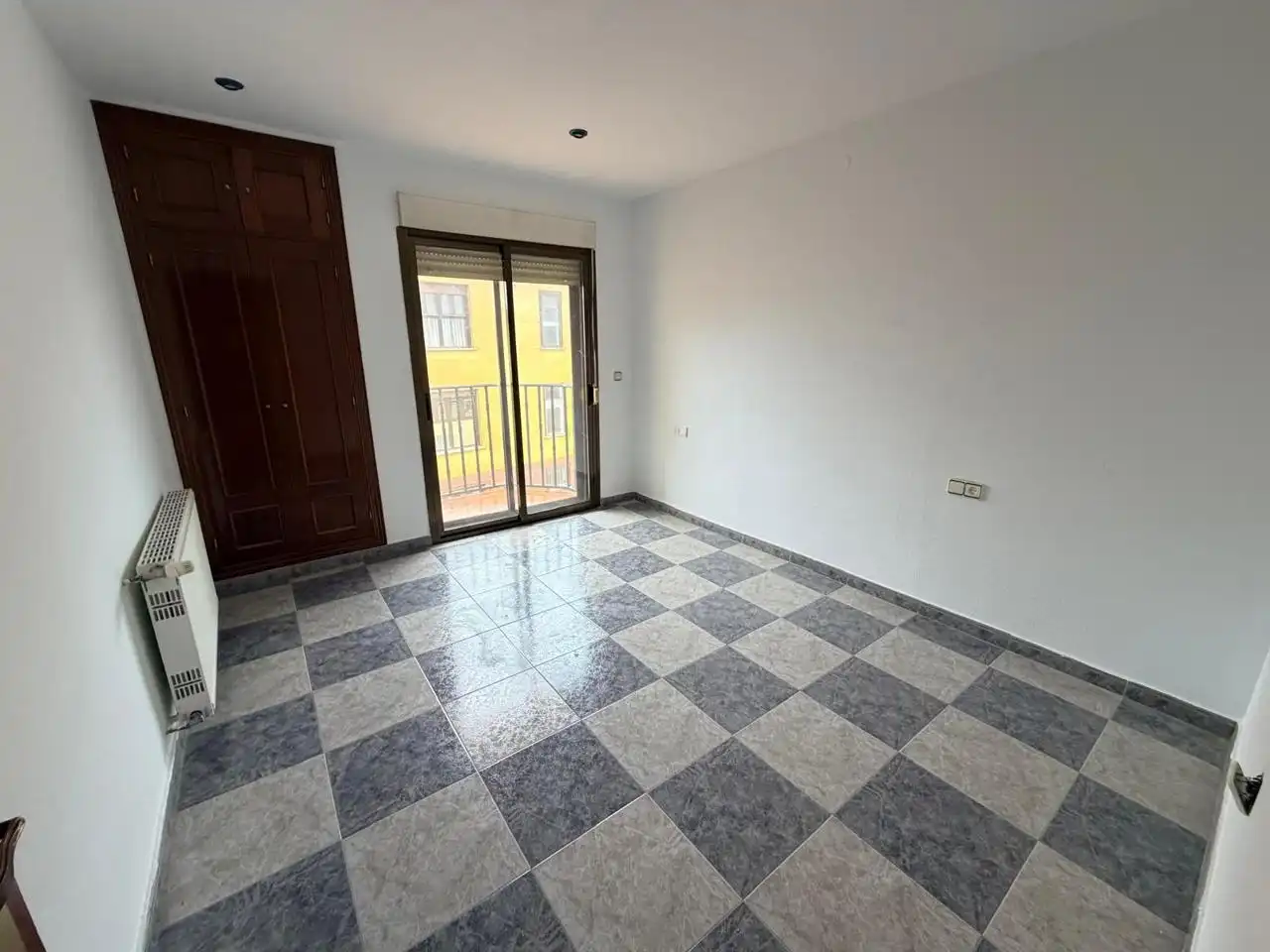 Vista exterior de Piso en venta en Arcas del Villar con Calefacción, Trastero y Balcón