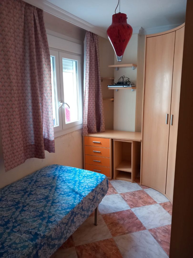 Habitación de Piso de alquiler en La Línea de la Concepción con Amueblado