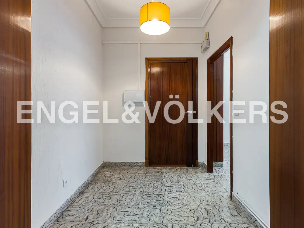 Wohnung zur Miete in  Valencia Capital mit Klimaanlage, Heizung und Balkon