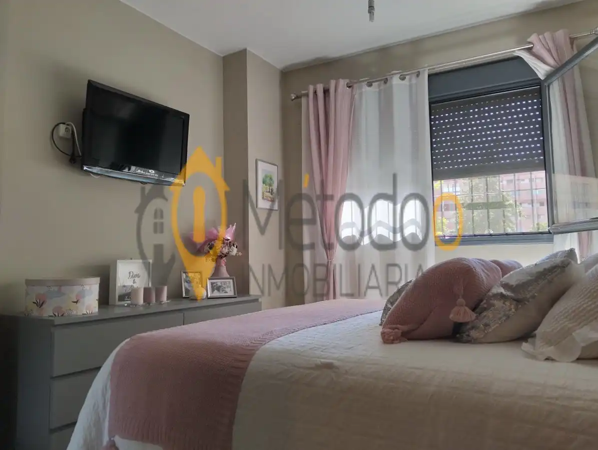 Habitación de Piso en venta en Sevilla con Aire acondicionado, Calefacción y Jardín privado