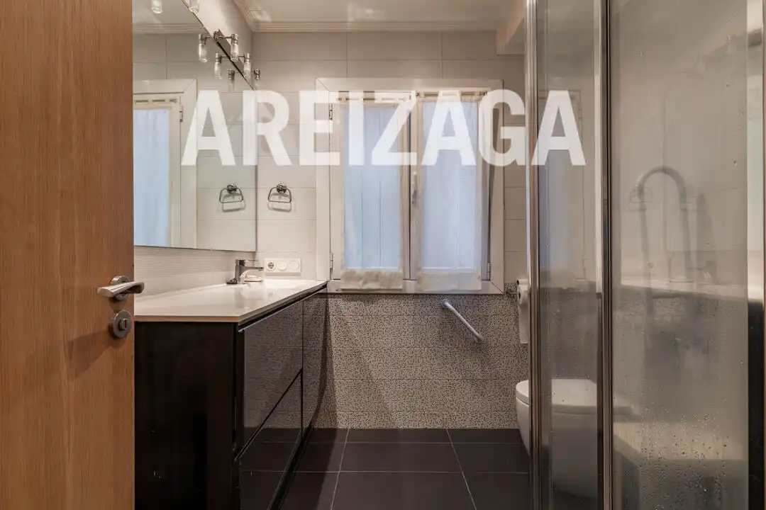 Badezimmer von Wohnung zum Verkauf in Donostia - San Sebastián  mit Heizung und Balkon