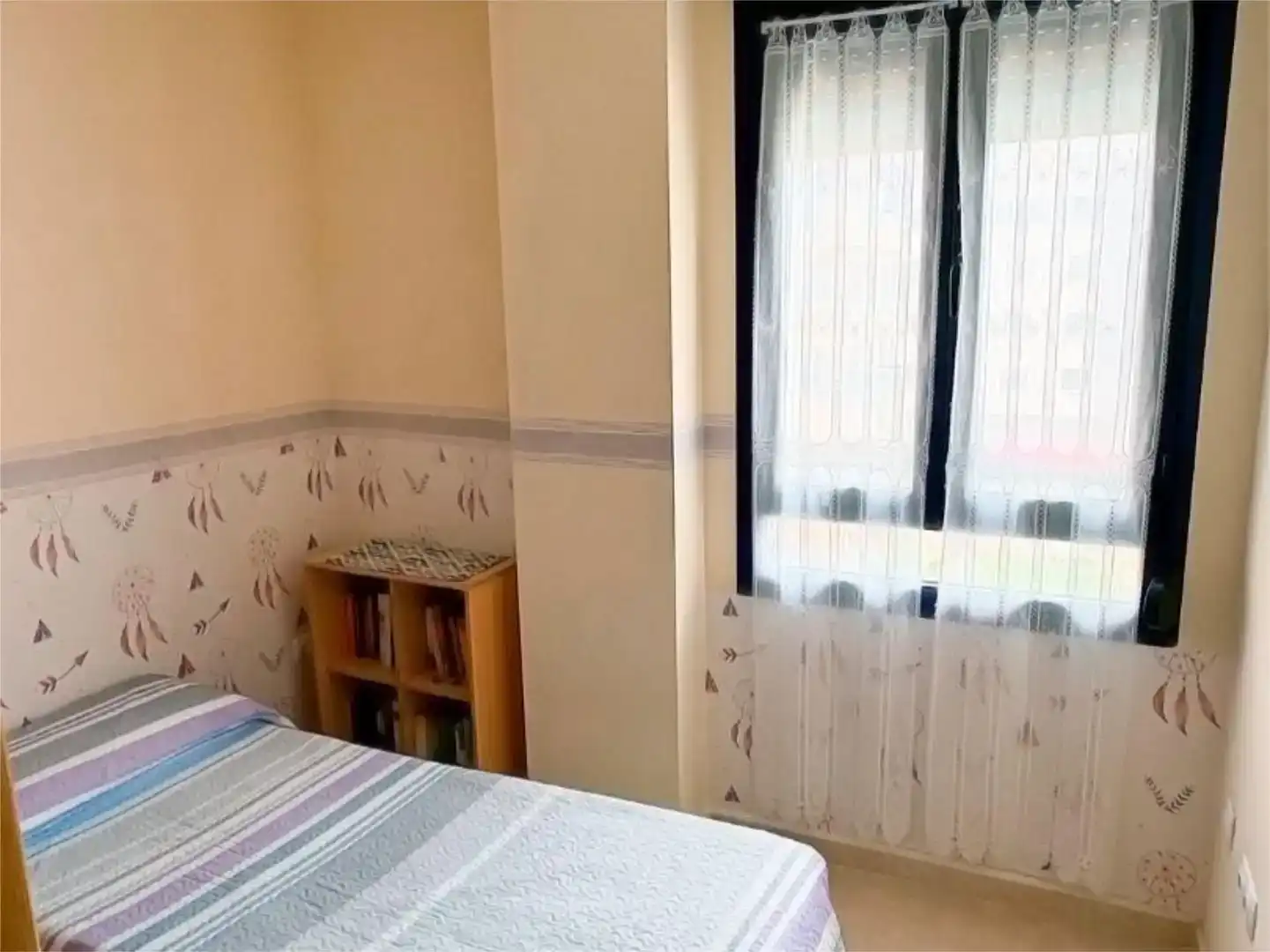 Habitación de Apartamento de alquiler en Bellreguard con Aire acondicionado, Jardín privado y Piscina