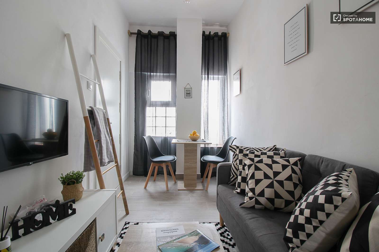 Schlafzimmer von Wohnung zur untervermieten in Santander mit Klimaanlage, Heizung und Terrasse