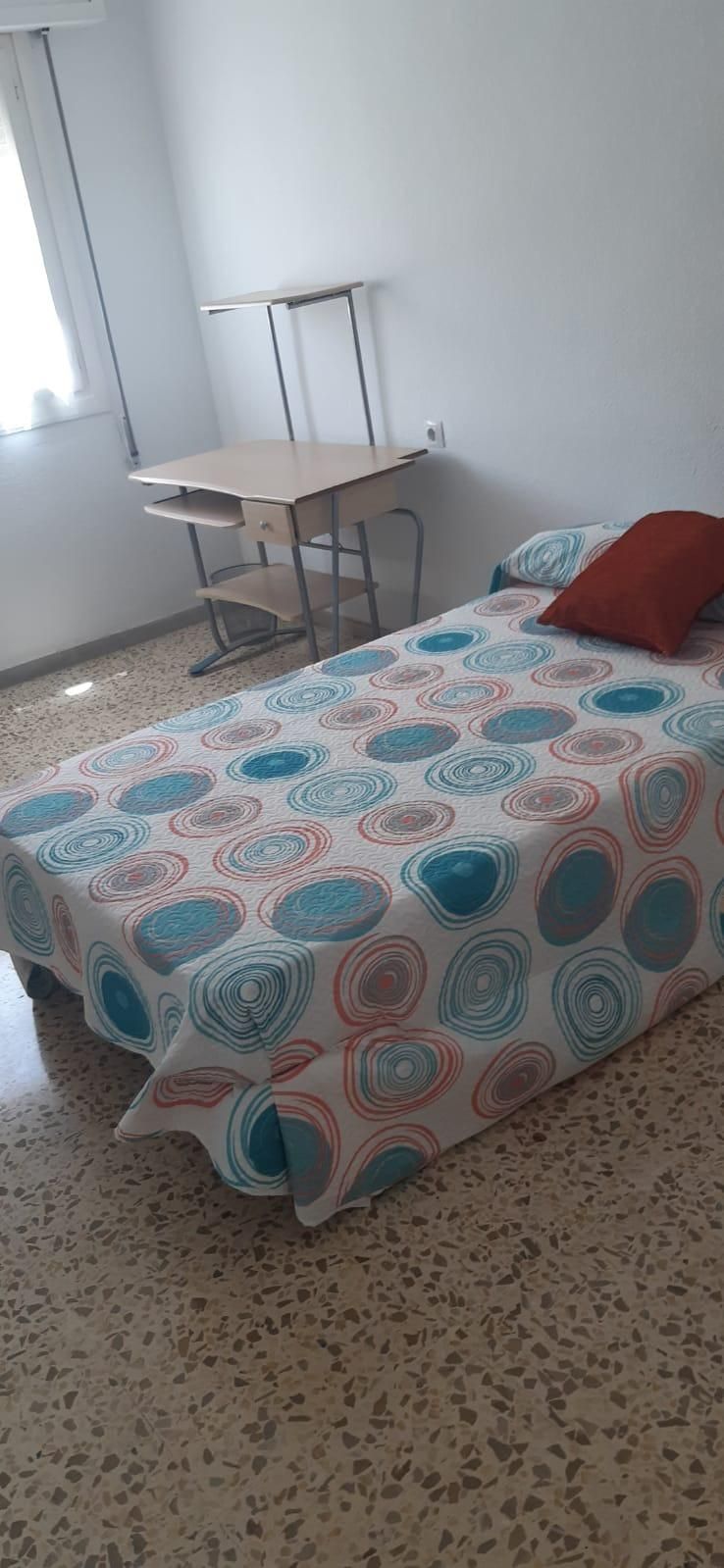 Dormitori de Apartament de lloguer en  Almería Capital