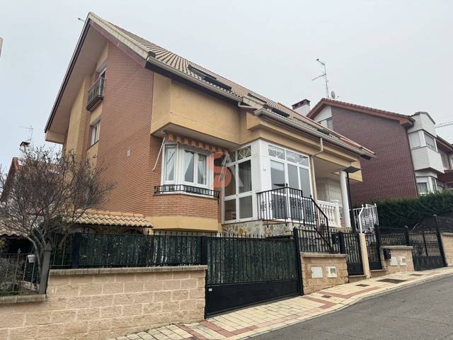 Casa-chalet en Venta en LA FANEGA en Cistérniga