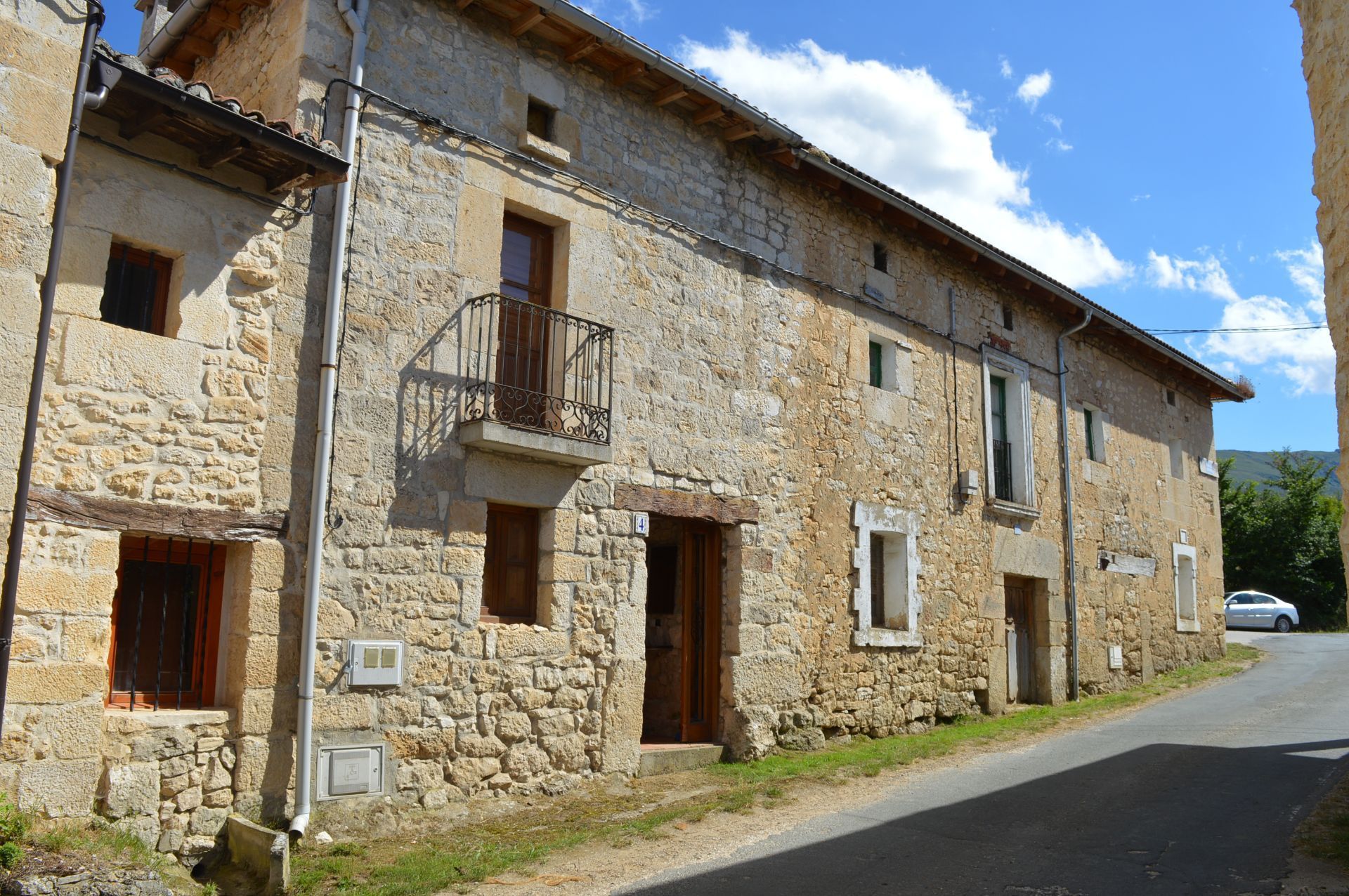 Vista exterior de Casa o xalet en venda en Merindad de Cuesta-Urria amb Terrassa