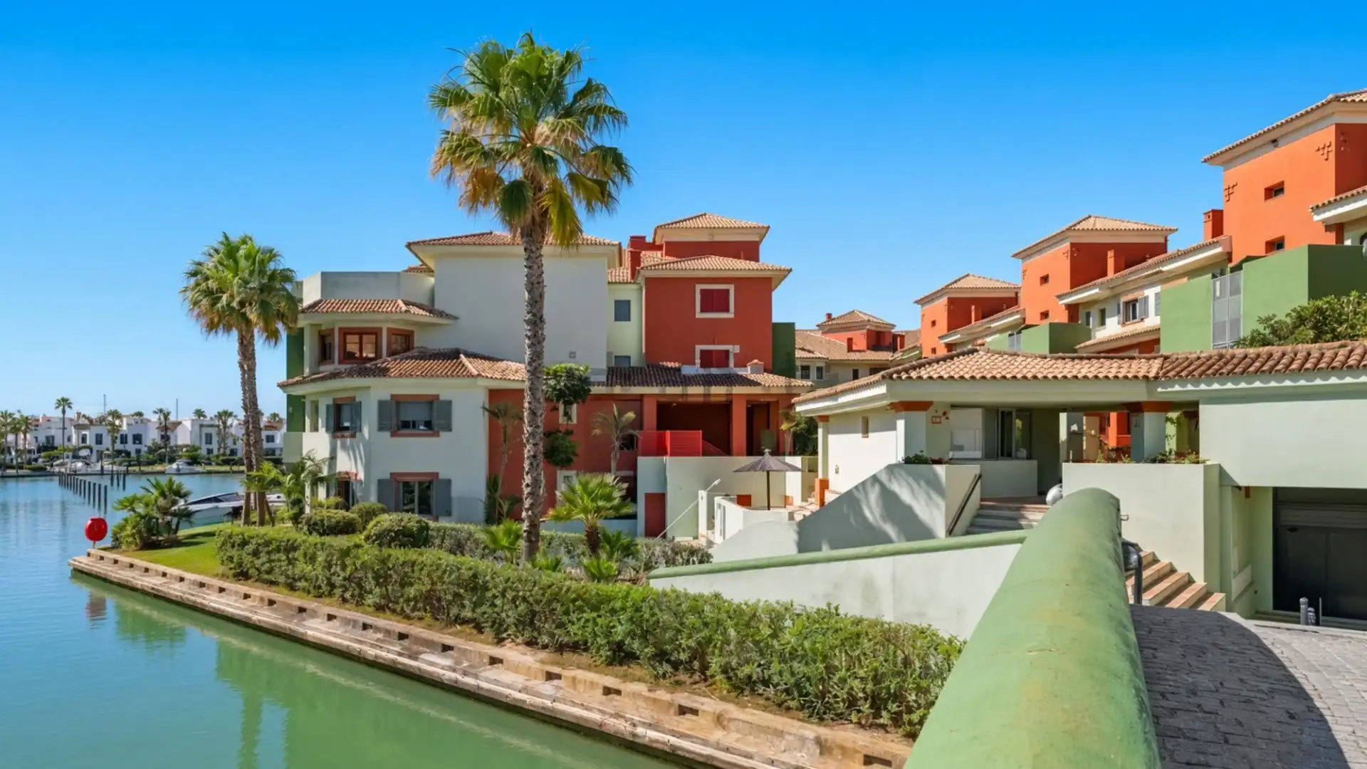 Apartment with terrace for sale in Puerto de Sotogrande - La Marina
