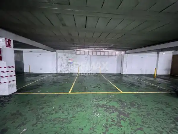 Parking de Piso en venta en Vigo  con Calefacción y Trastero