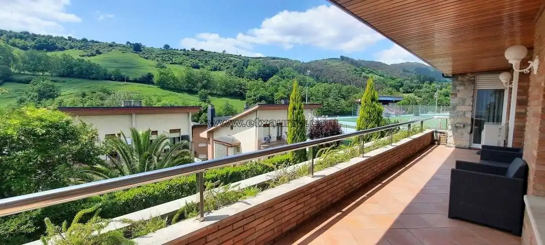 Terrassa de Casa o xalet en venda en Laudio / Llodio amb Calefacció, Jardí privat i Terrassa