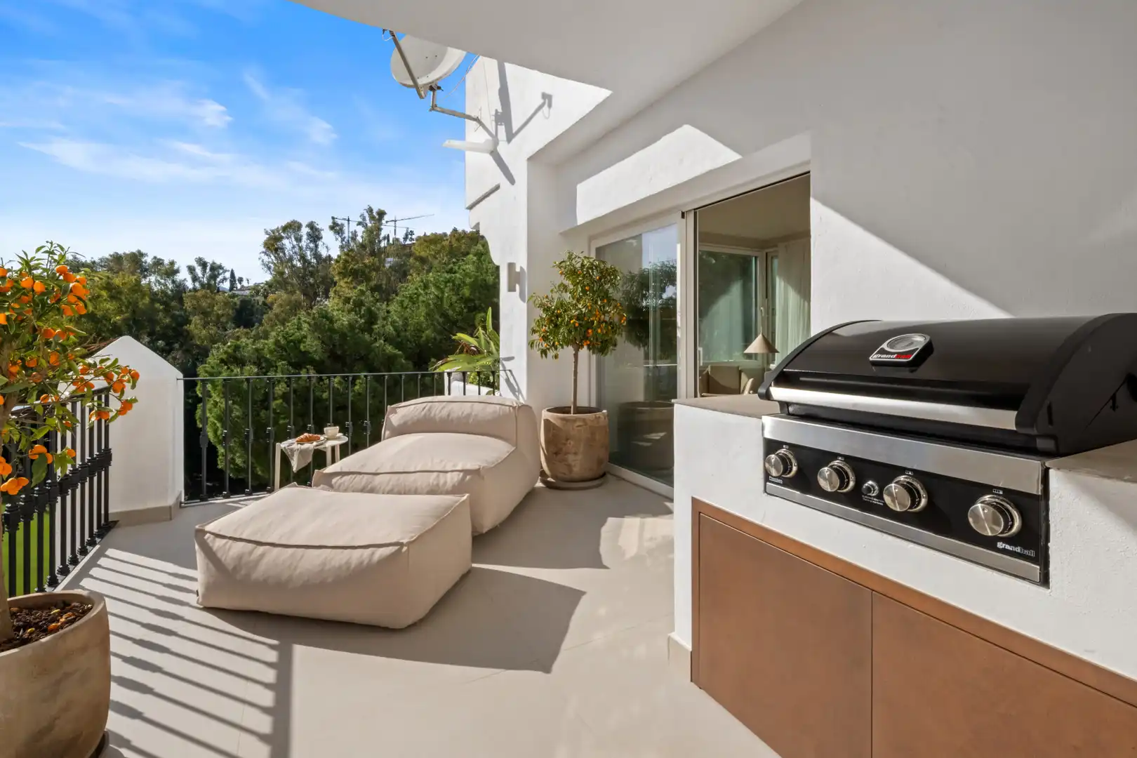 Terrace of Apartments for sale in Benahavís  with Air Conditioner, Terrace and Swimming Pool