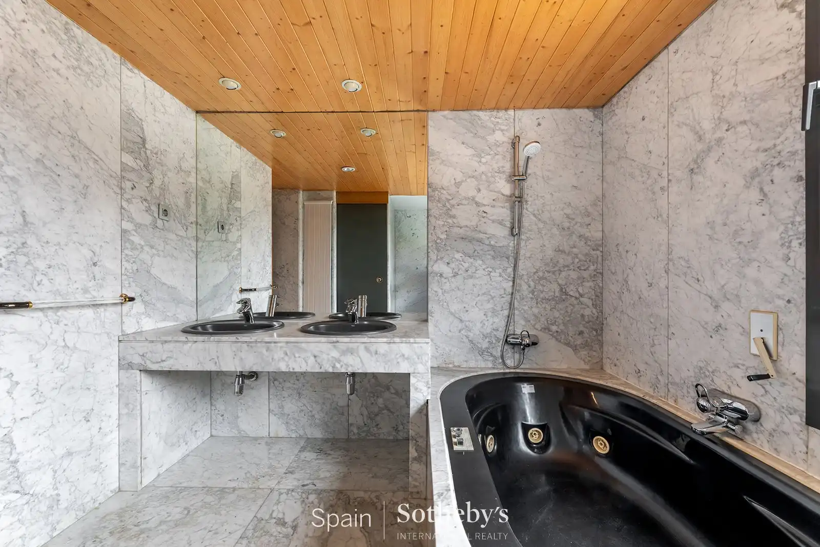 Bathroom of Houses for rent in Madrid  with Air Conditioner, Heating and Private garden
