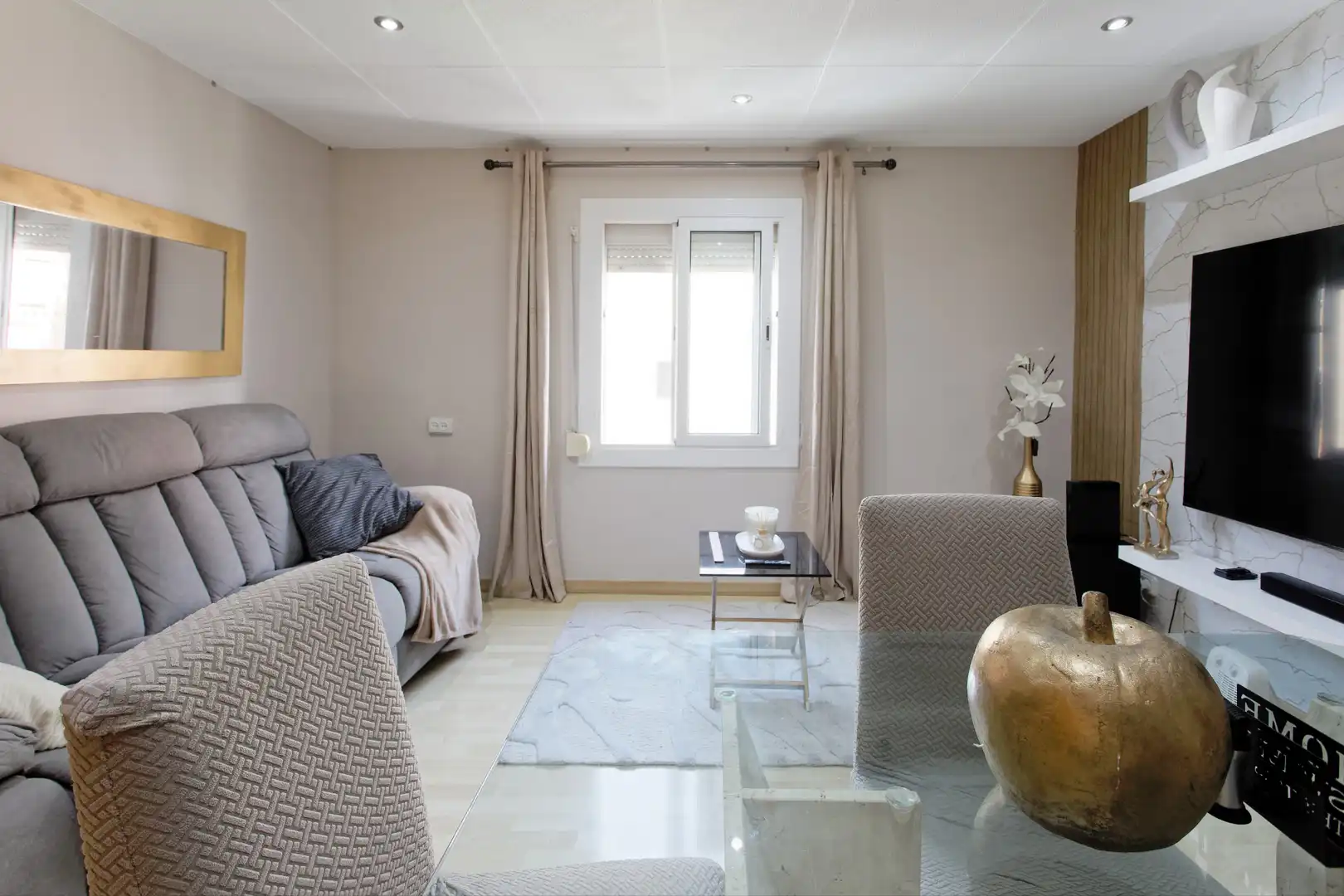 Living room of Flat for sale in L'Hospitalet de Llobregat