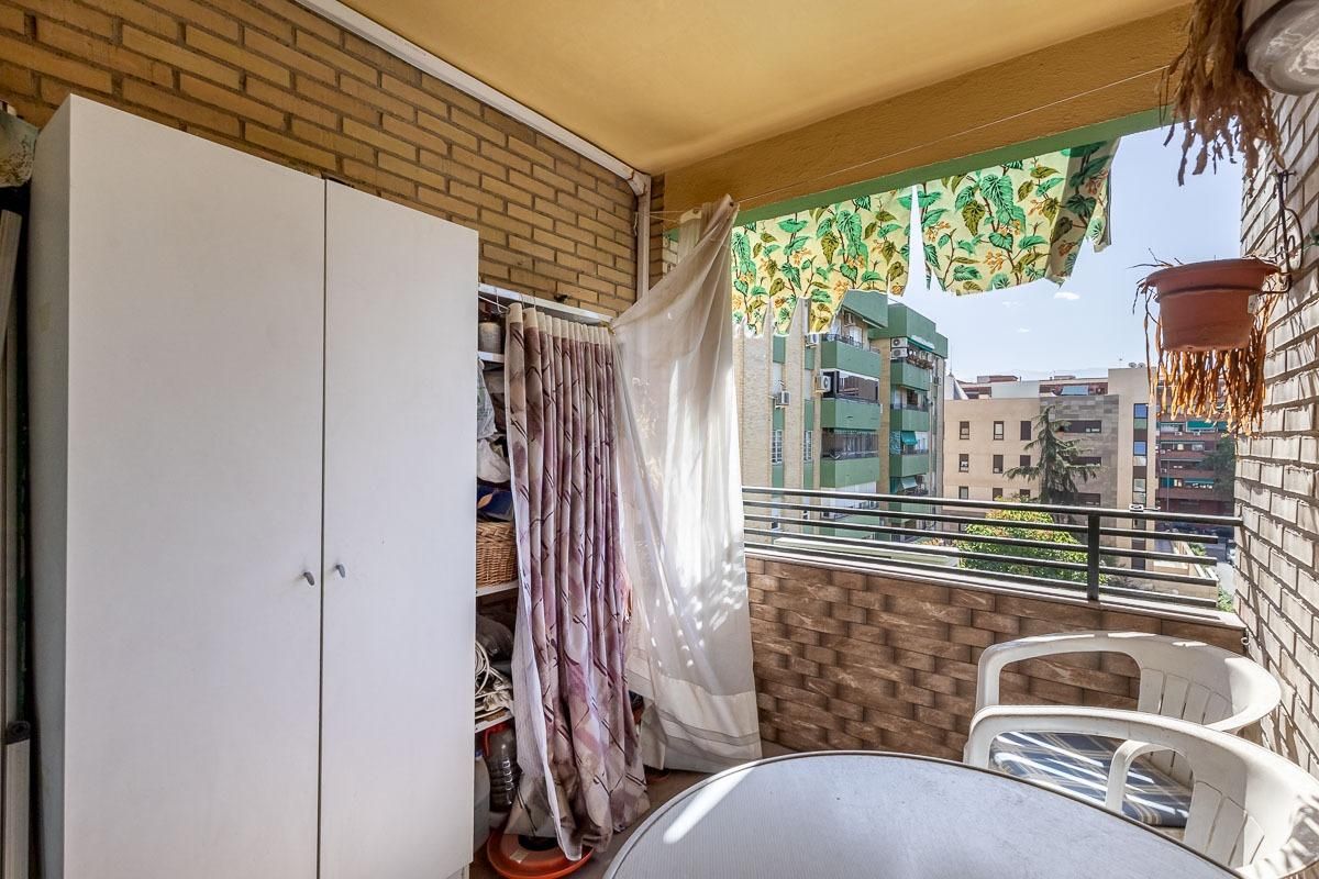 Bedroom of Flat for sale in  Granada Capital  with Terrace and Balcony