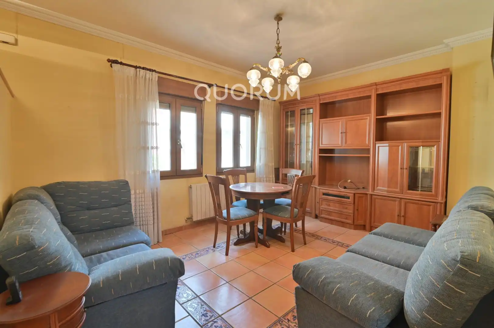 Sala d'estar de Casa adosada en venda en Bilbao  amb Calefacció, Jardí privat i Terrassa