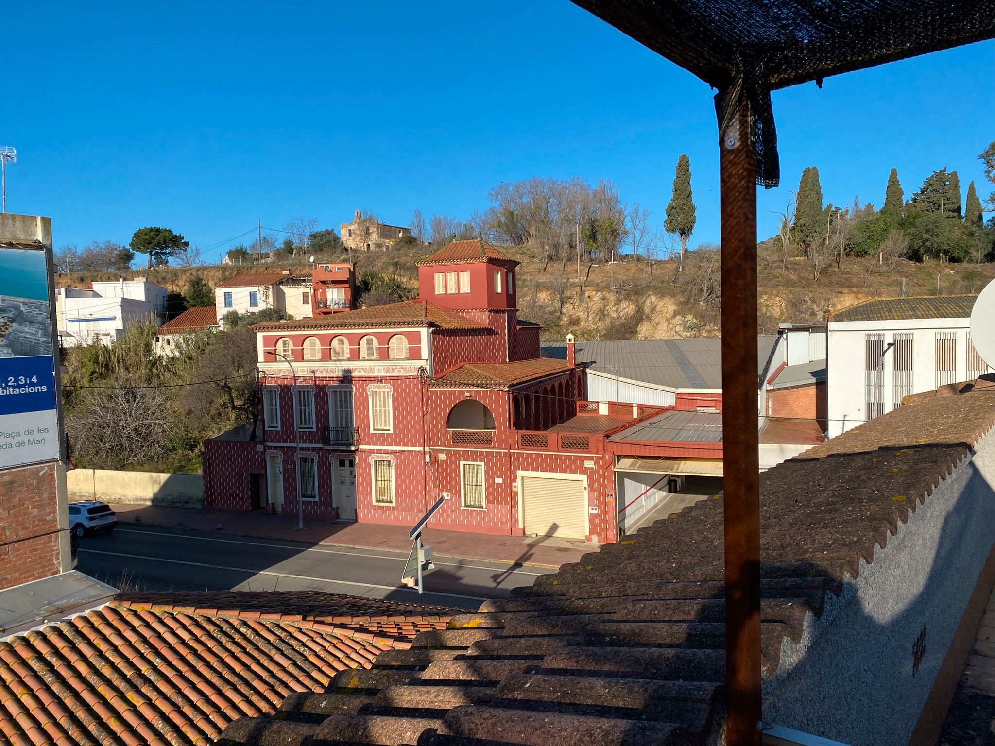 Vista exterior de Casa adosada en venda en Pineda de Mar amb Calefacció, Terrassa i Moblat