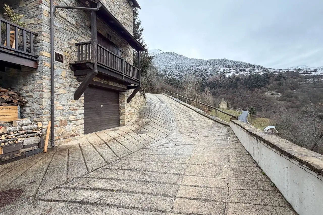 Vista exterior de Dúplex en venta en Vielha e Mijaran con Calefacción, Jardín privado y Parquet