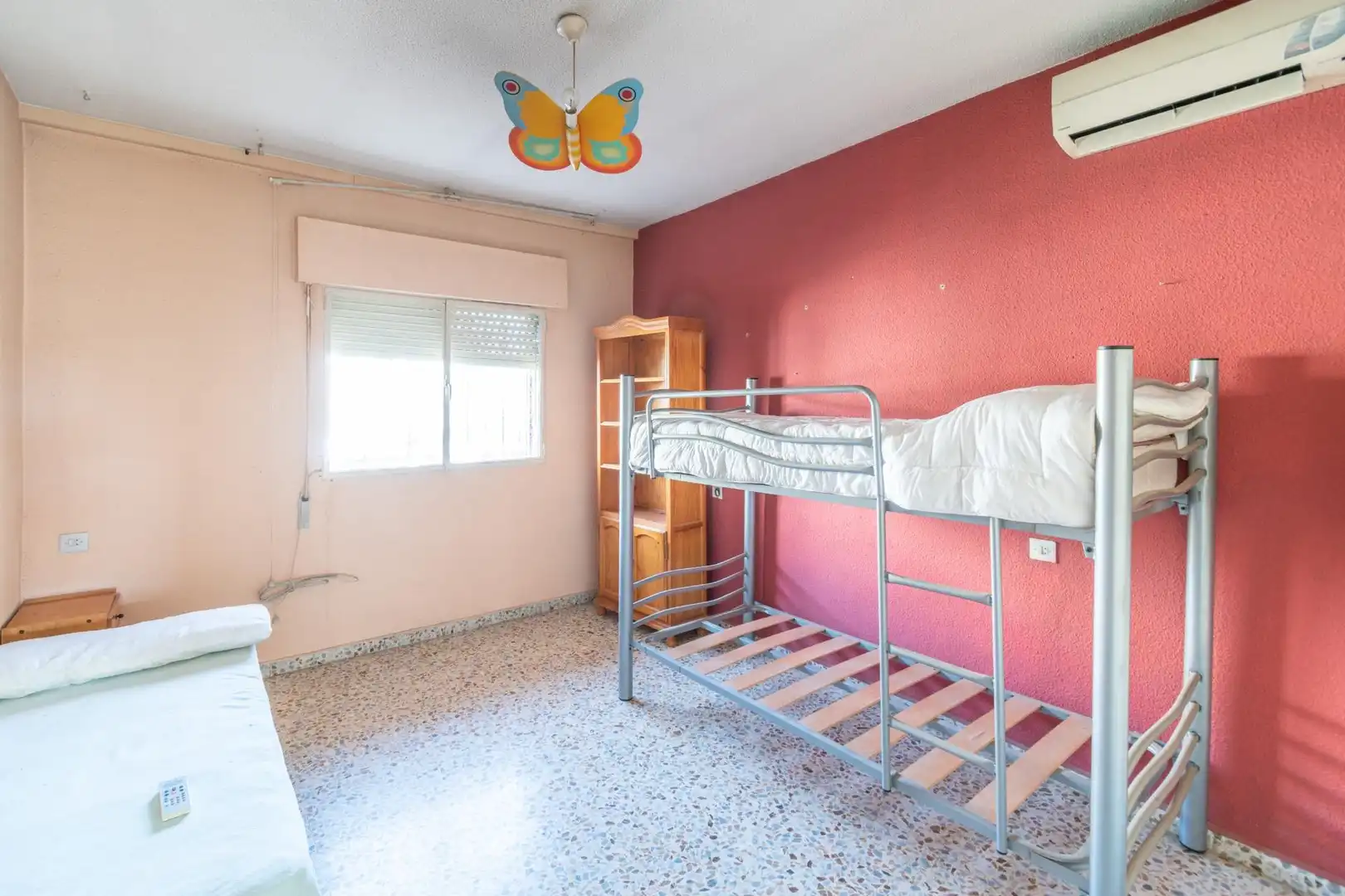 Dormitori de Casa o xalet en venda en Vegas del Genil amb Calefacció, Jardí privat i Terrassa