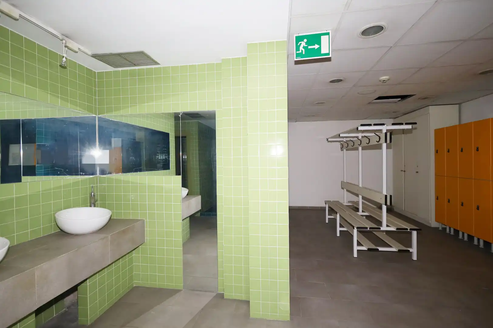 Badezimmer von Geschaftsraum zur Miete in Madrid mit Klimaanlage, Heizung und Möbliert