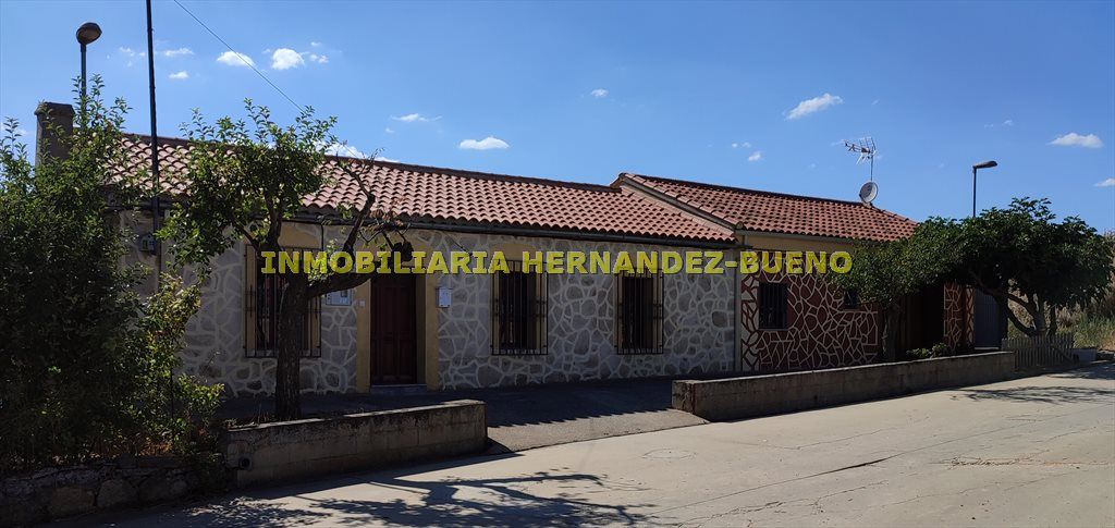 Vista exterior de Casa o xalet en venda en Forfoleda amb Calefacció i Terrassa